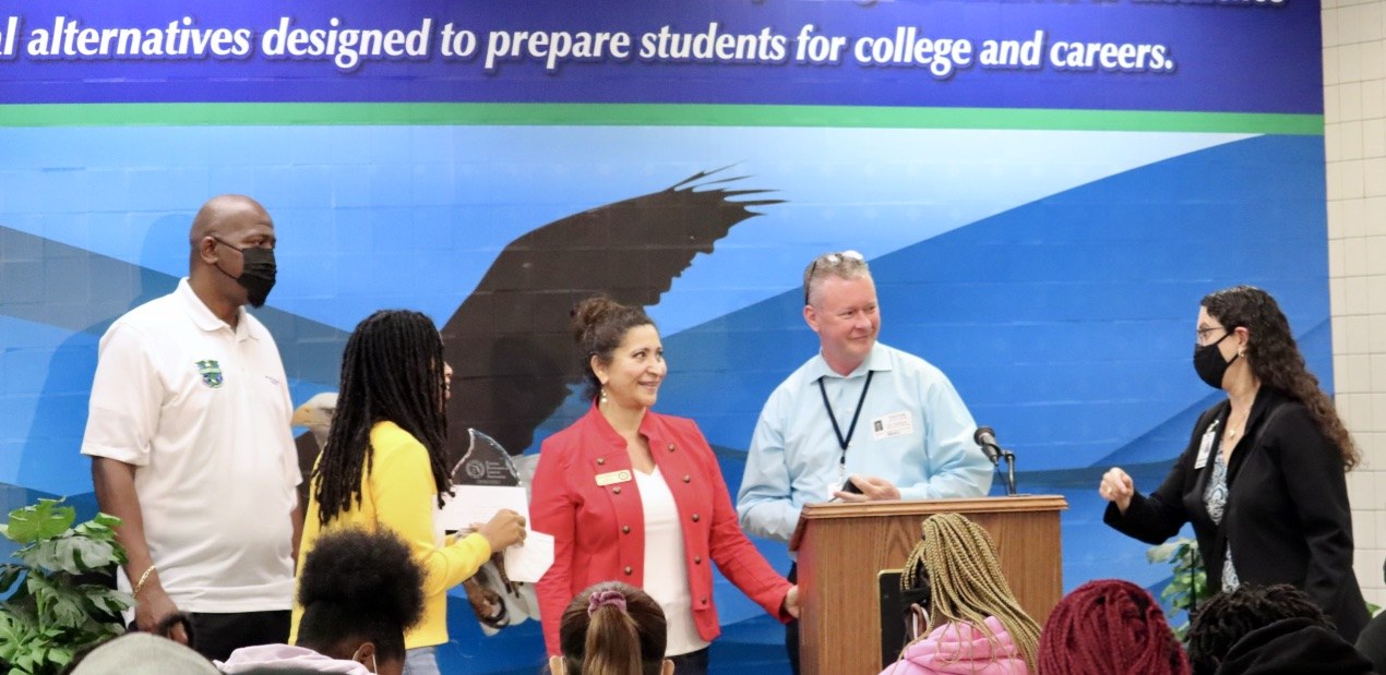 2022 Teacher Award & Presentation