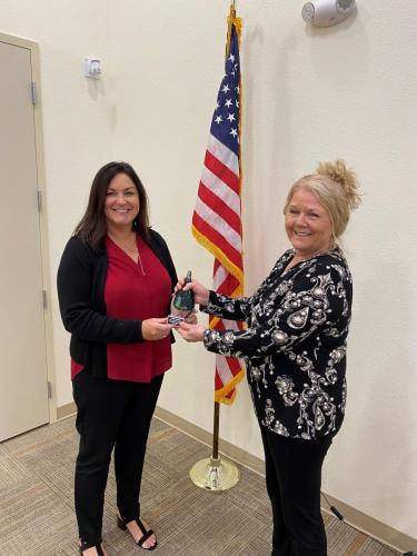 Past-President-Robin-Madden-New-2021-President-Laurie-Farlow-scaled